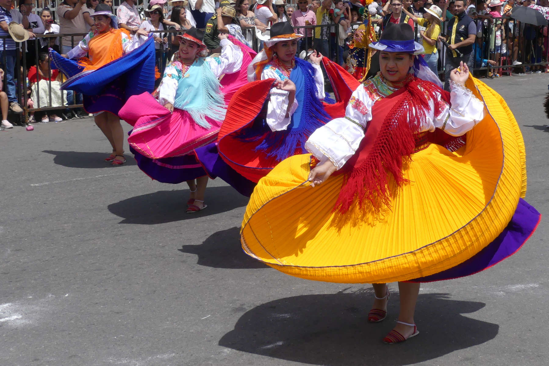 64-2019-folk-dance-in-ecuador-chris-sharon-honduras-missions